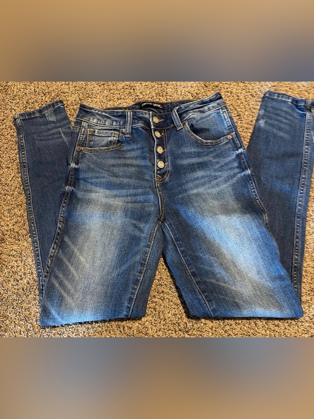 Woman’s insane Gene jeans